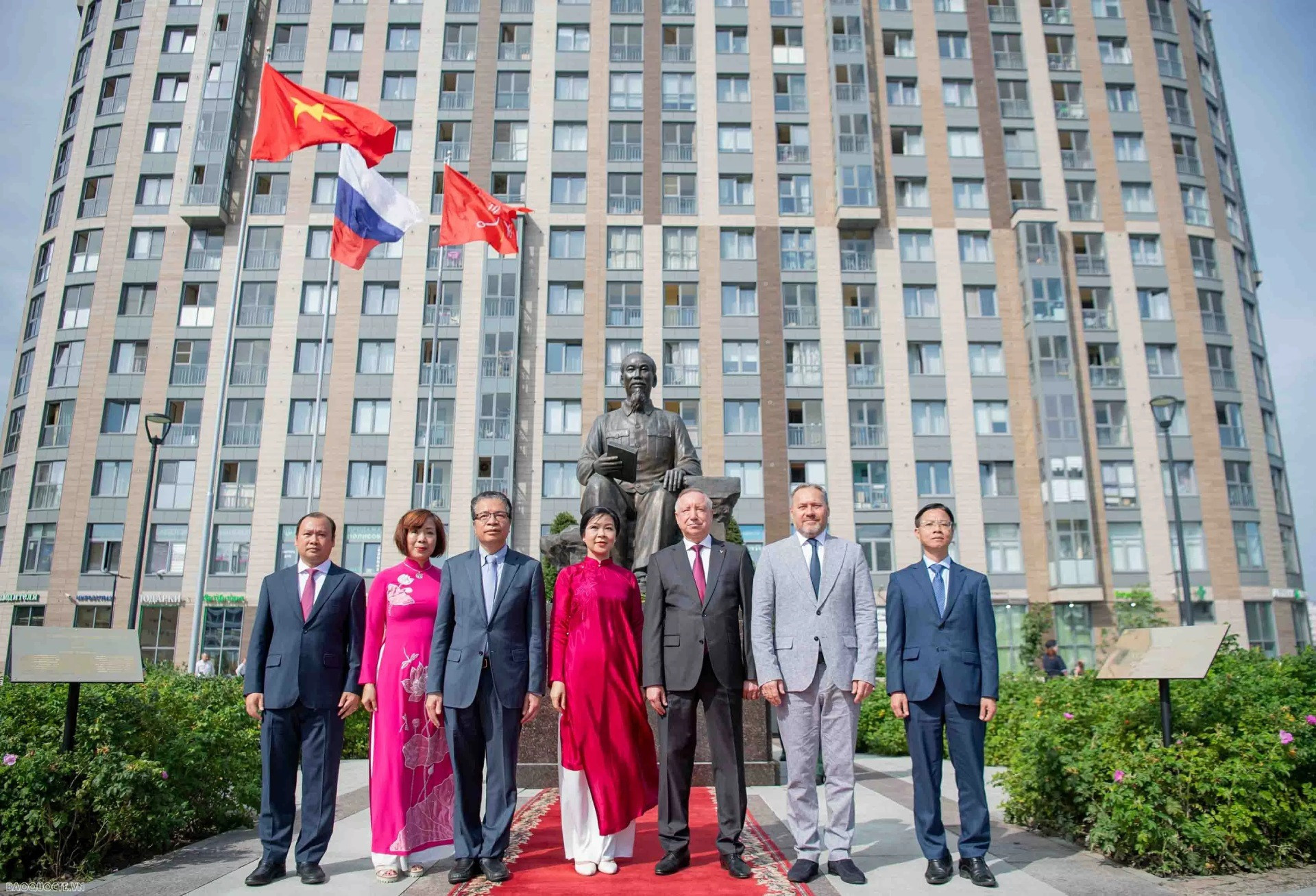 Chính thức khánh thành Quảng trường Hồ Chí Minh tại TP lớn thứ 2 nước Nga- Ảnh 3. Chính thức khánh thành Quảng trường Hồ Chí Minh tại TP lớn thứ 2 nước Nga- Ảnh 3.