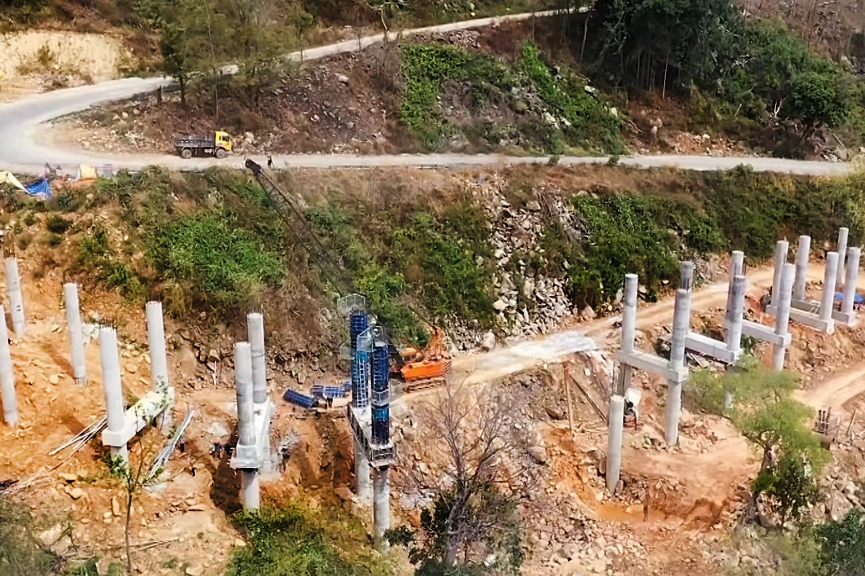 Dự án ‘lên đời’ tuyến quốc lộ 1.400 tỷ băng qua con đèo hiểm trở gặp khó- Ảnh 2. Dự án ‘lên đời’ tuyến quốc lộ 1.400 tỷ băng qua con đèo hiểm trở gặp khó- Ảnh 2.
