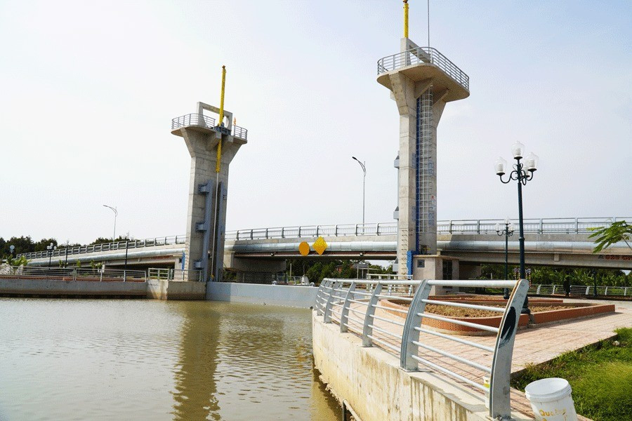 Một cống ngăn mặn của dự án Quản lý nước Bến Tre JICA-3. cong-ngan-man-ben-ro-8-3113.jpg