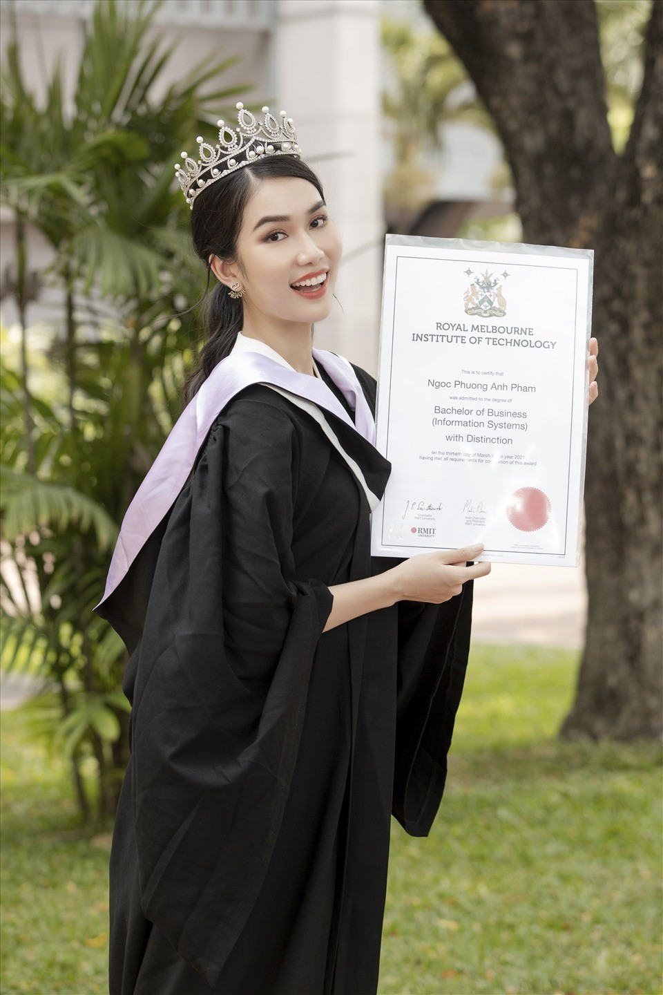 Á hậu Việt sinh năm 1998 là giảng viên trường 'nhà giàu' RMIT, bố chồng là giáo sư nổi tiếng - ảnh 2