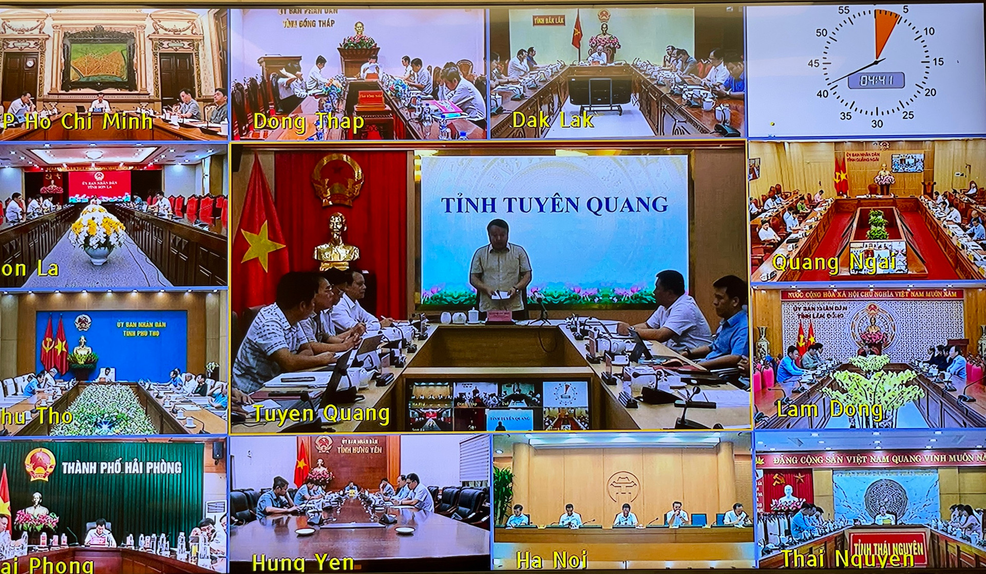 Thủ tướng: 3 mục tiêu lớn cuối năm 2025 để hoàn thành xuất sắc đột phá chiến lược về hạ tầng giao thông- Ảnh 12. Thủ tướng: 3 mục tiêu lớn cuối năm 2025 để hoàn thành xuất sắc đột phá chiến lược về hạ tầng giao thông- Ảnh 12.