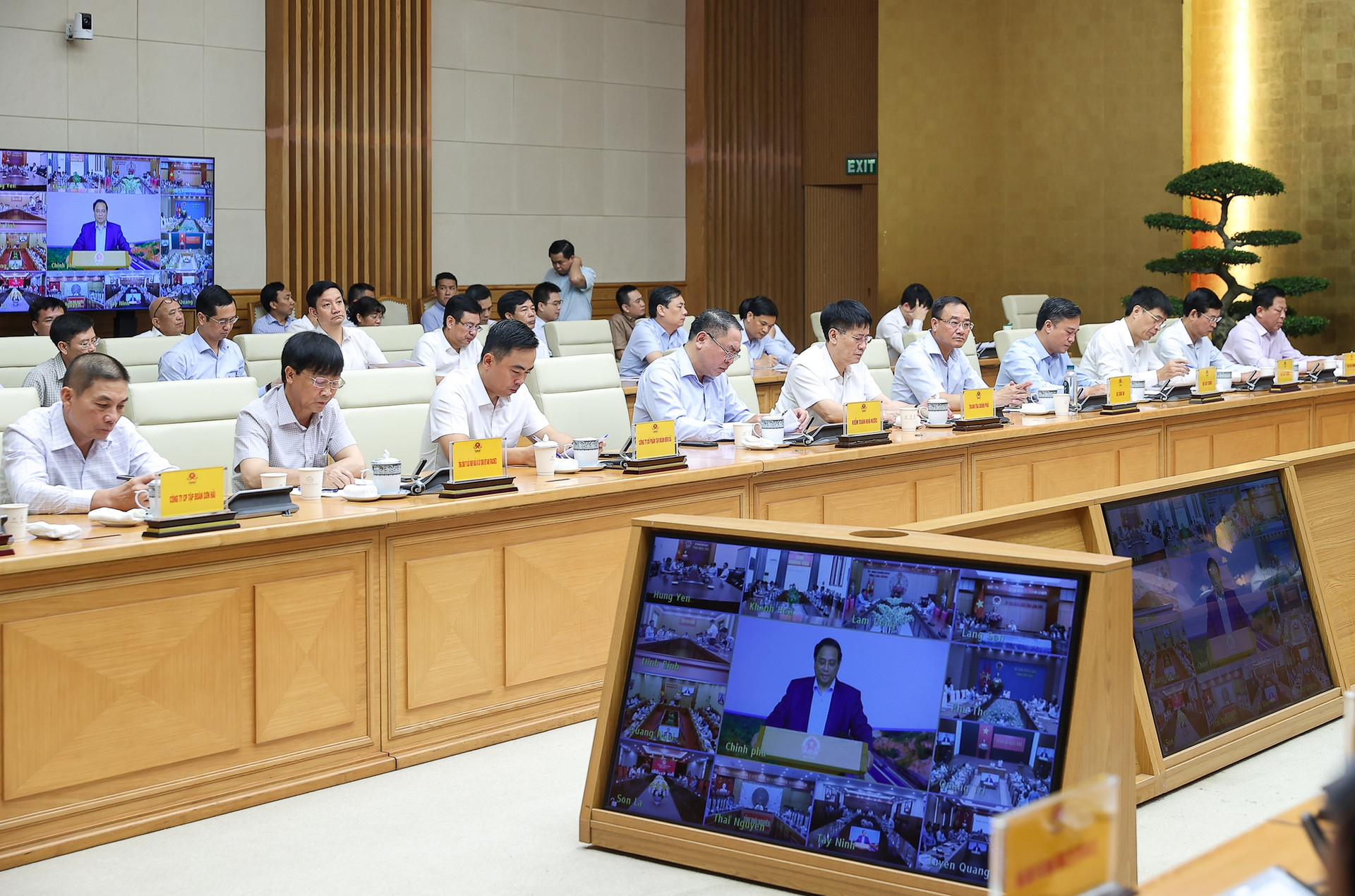 Thủ tướng: 3 mục tiêu lớn cuối năm 2025 để hoàn thành xuất sắc đột phá chiến lược về hạ tầng giao thông- Ảnh 8. Thủ tướng: 3 mục tiêu lớn cuối năm 2025 để hoàn thành xuất sắc đột phá chiến lược về hạ tầng giao thông- Ảnh 8.