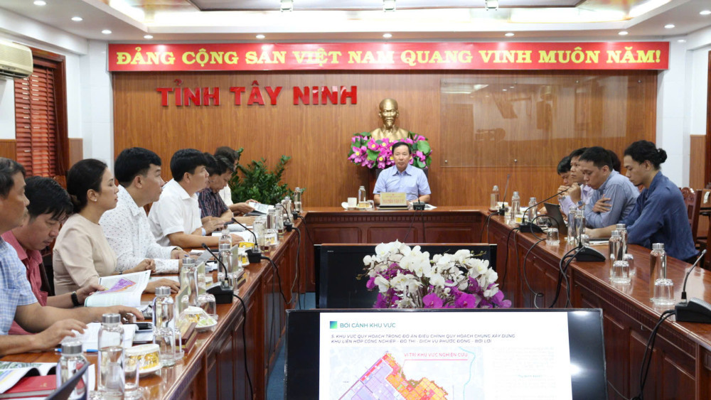 Hình ảnh tại buổi làm việc. Nguồn ảnh: Báo Tây Ninh Hình ảnh tại buổi làm việc. Nguồn ảnh: Báo Tây Ninh
