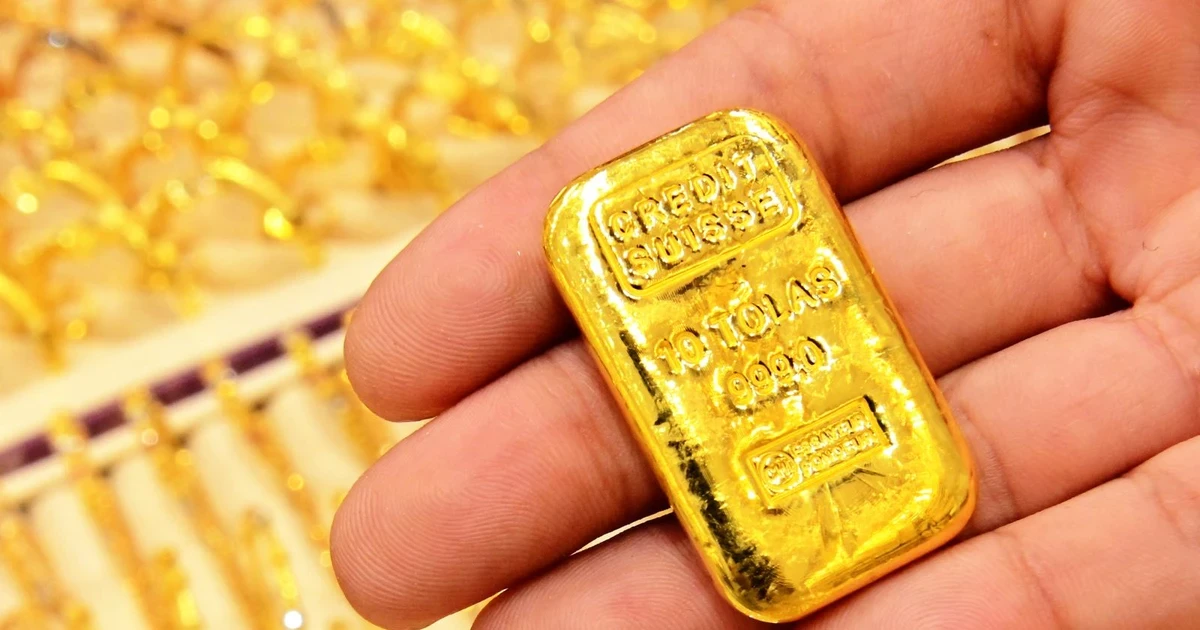Giá vàng, cổ phiếu biến động mạnh sau quyết định của Fed