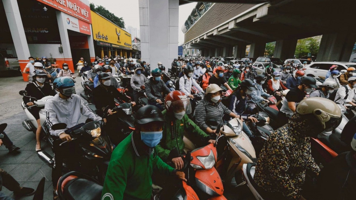 Người dân Hà Nội không ngại xe điện, chỉ lo chung cư không cho phép sạc xe qua đêm