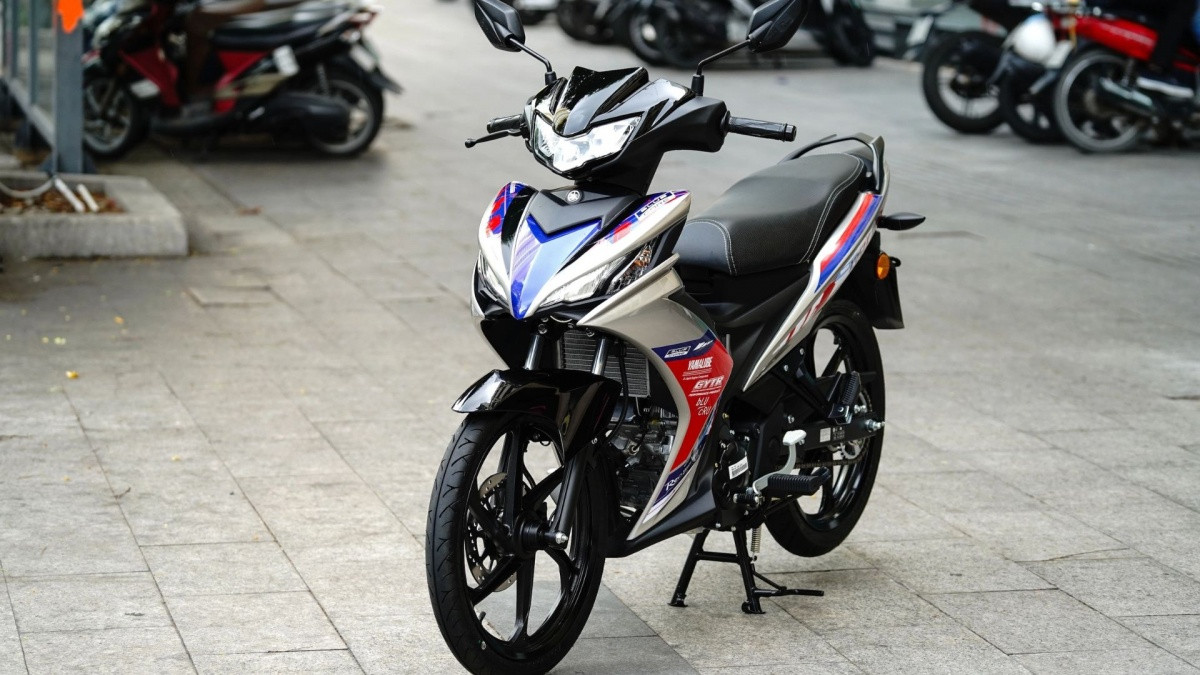 Yamaha 135LC Fi Red Racer nhập khẩu từ Malaysia xuất hiện đầu tiên tại Việt Nam: Mẫu xe hấp dẫn cho tín đồ xe côn tay và xe đua