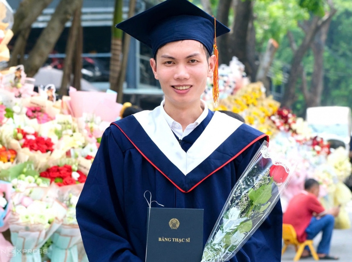 Nam sinh Phú Thọ từng bị bố mẹ lo lắng, nay vượt qua hết để tốt nghiệp thủ khoa Bác sĩ nội trú, quyết theo đuổi lĩnh vực khó