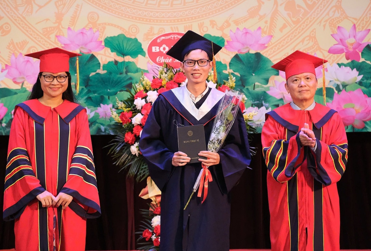 Nam sinh Phú Thọ từng bị bố mẹ lo lắng, nay vượt qua hết để tốt nghiệp thủ khoa Bác sĩ nội trú, quyết theo đuổi lĩnh vực khó