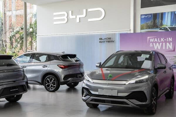 Chỉ trong 5 năm, người dân quốc gia 'nghèo' này đổ xô đi mua xe điện, chuyển đổi xanh nhanh chóng mặt