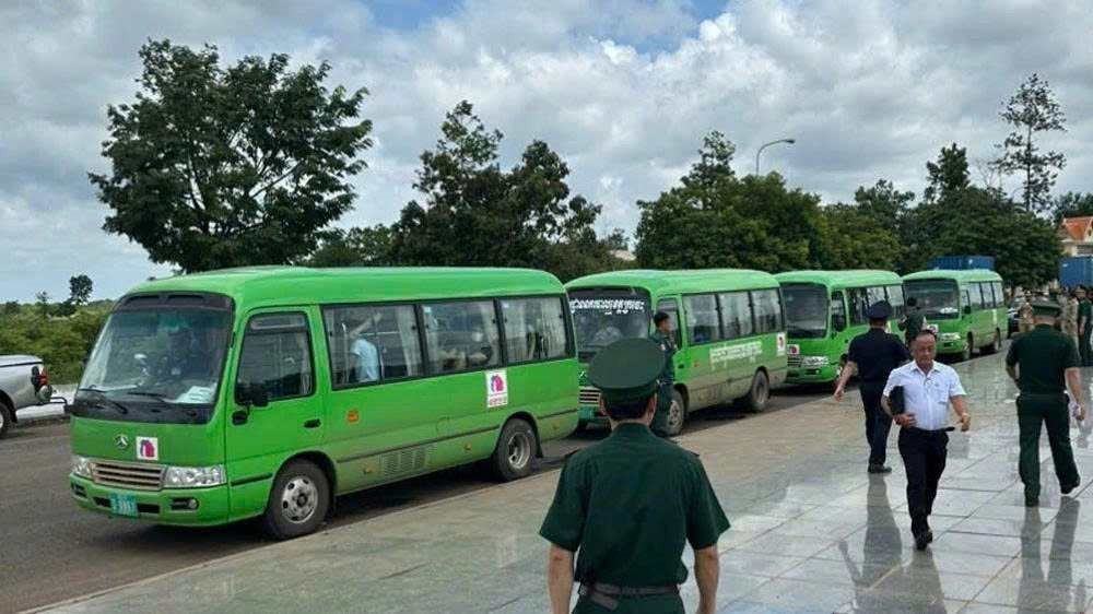 Tiếp nhận 85 công dân Việt Nam từ Campuchia, nhỏ nhất là 15 tuổi - ảnh 2