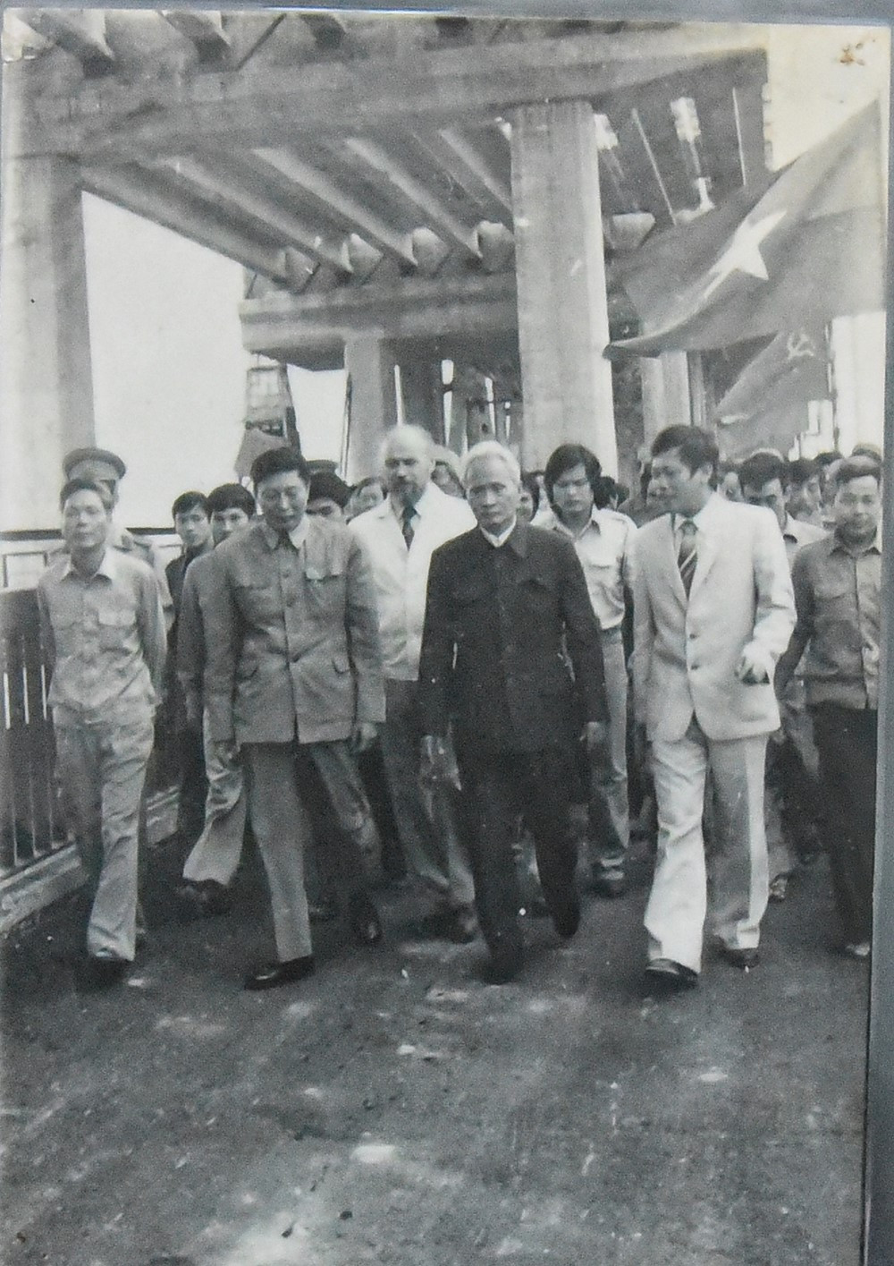 Cây cầu vượt sông 2 tầng duy nhất ở Thủ đô, hoàn thành sau 11 năm thi công - ảnh 2