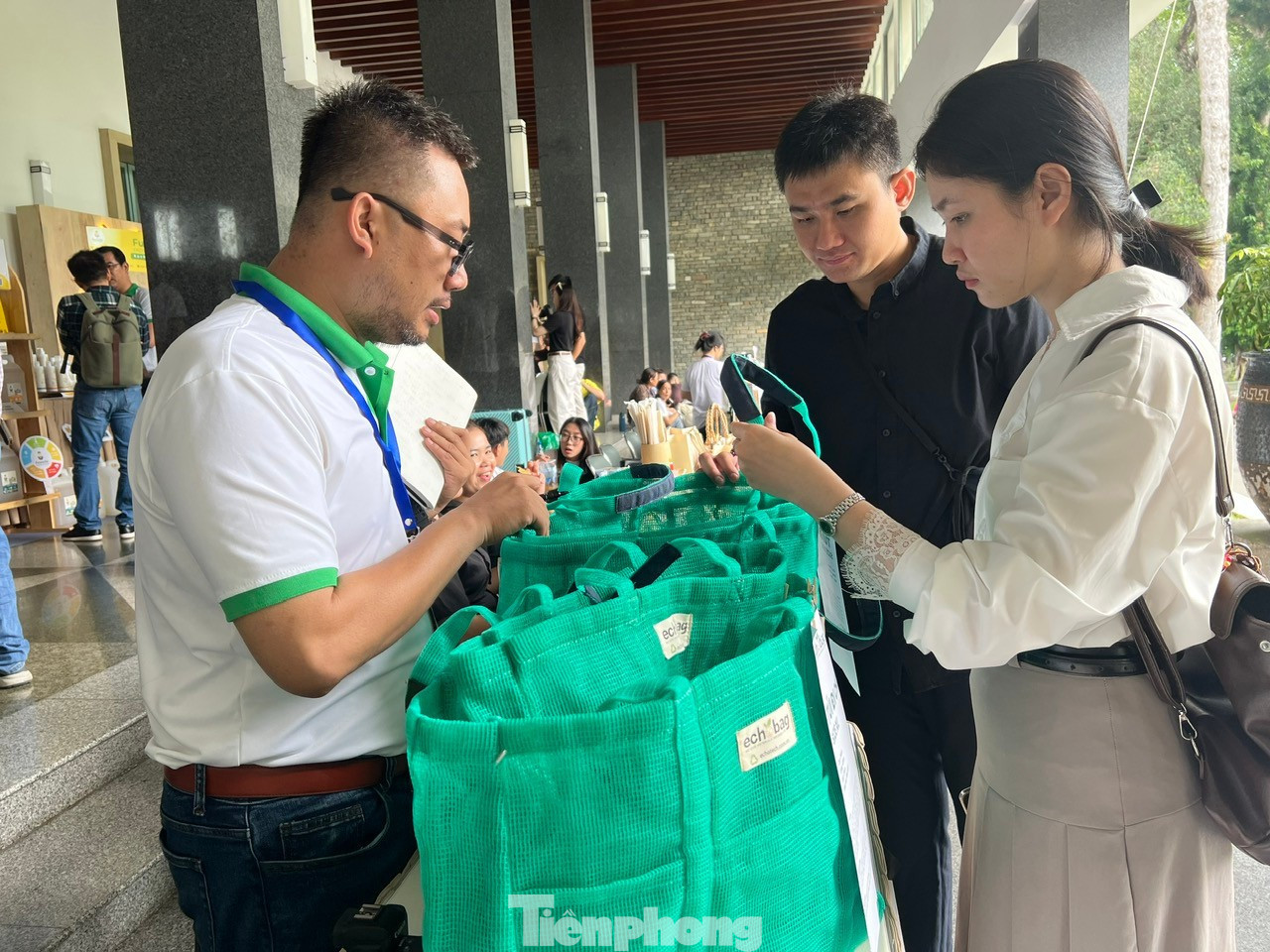 Giỏ đi chợ làm từ lưới ngư cụ bỏ đi được nhiều chị em quan tâm. tp-tai-che-uyen-phuong-15.jpg