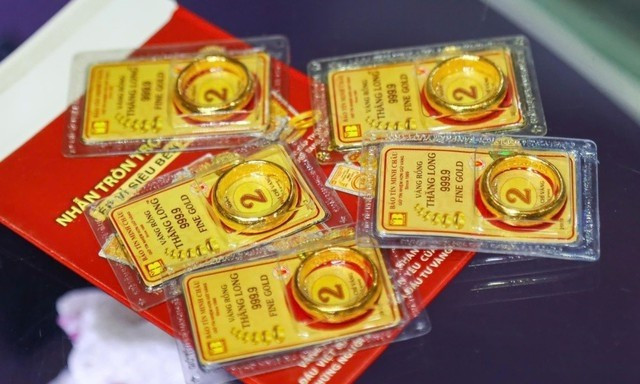 Giá vàng nhẫn thấp hơn vàng miếng SJC từ 2,2 - 5 triệu đồng/lượng tuỳ thương hiệu. 1.jpg