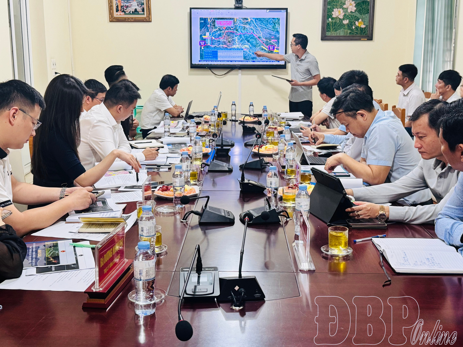 Hình ảnh tại buổi làm việc. Nguồn ảnh: Báo Điện Biên Hình ảnh tại buổi làm việc. Nguồn ảnh: Báo Điện Biên