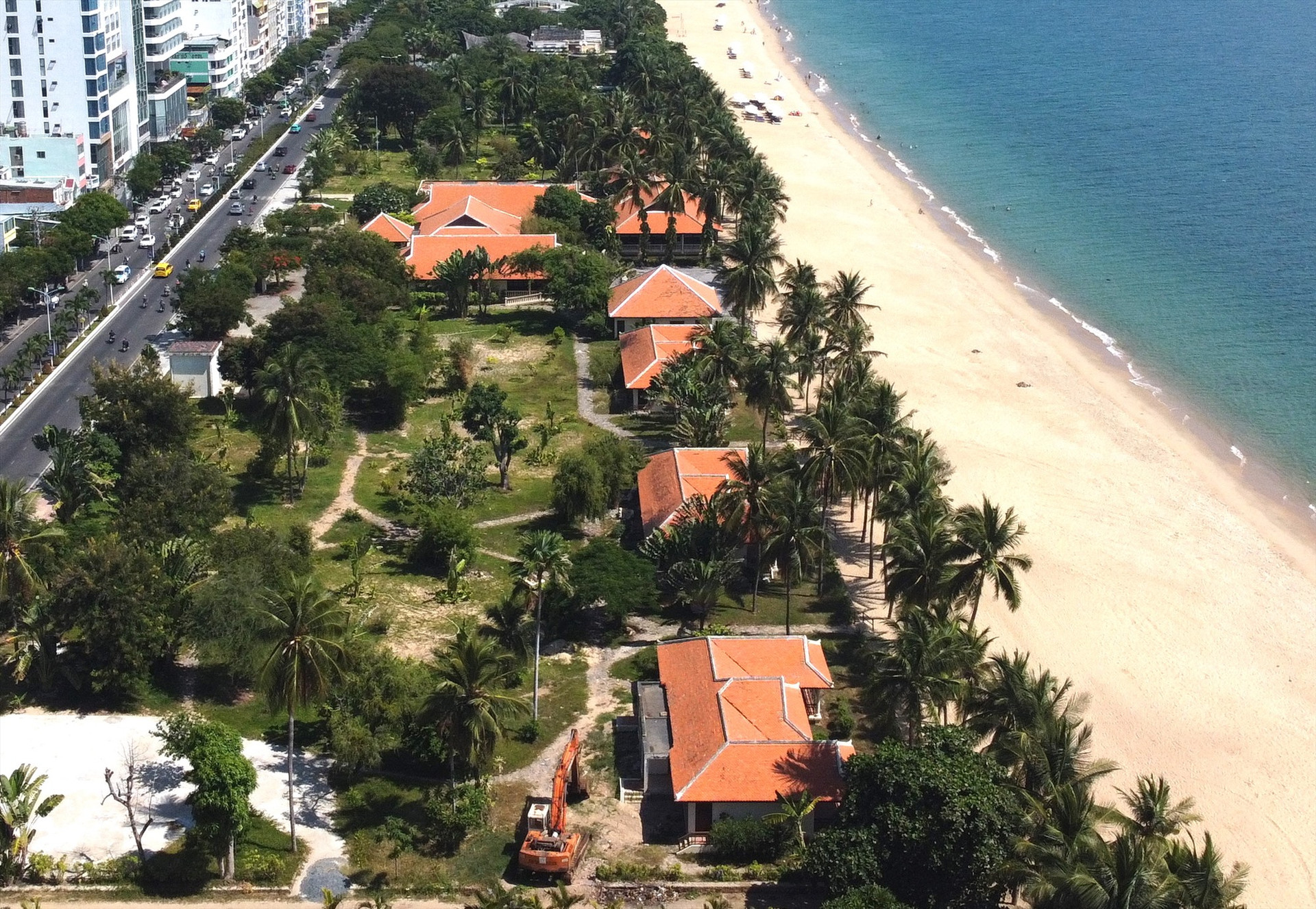 Khu vực thu hồi Khu du lịch Ana Mandara. Nguồn ảnh: Báo Lao Động Khu vực thu hồi Khu du lịch Ana Mandara. Nguồn ảnh: Báo Lao Động