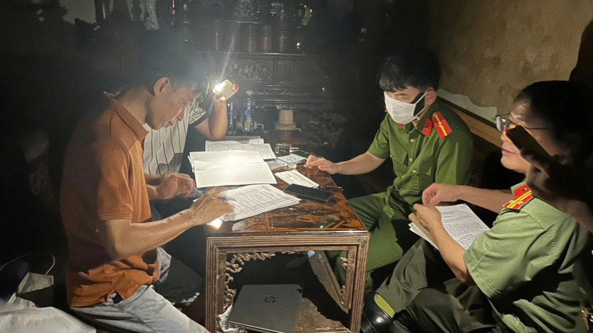 Phát hiện gần 5 tấn thịt lợn hôi thối ở Phú Thọ, chủ cơ sở khai dùng để làm lạp xưởng
