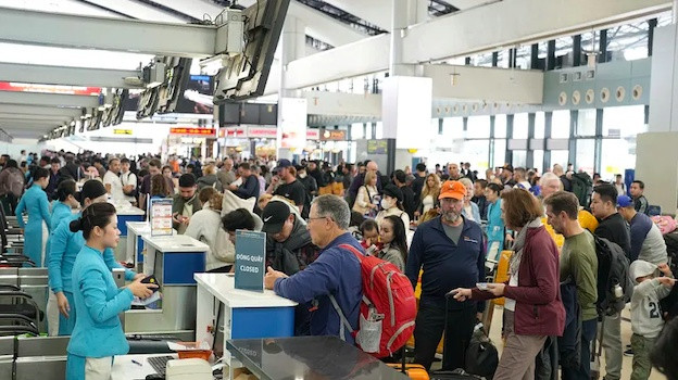 Lượng khách quốc tế qua Nội Bài lập kỷ lục mới, đạt 40.000 lượt mỗi ngày