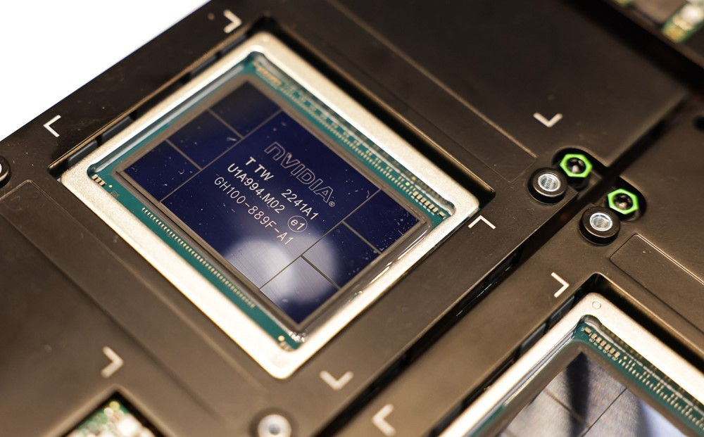 Sử dụng 115.000 chip Nvidia, Trung Quốc xây ‘đế chế AI’ giữa lòng sa mạc - ảnh 2