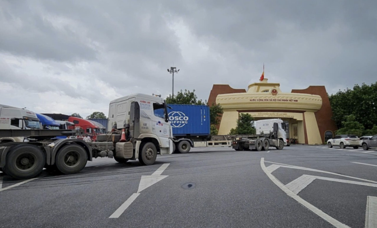 xe-bien-so-lao-tntx-qua-ckqt-lao-bao-2.jpg