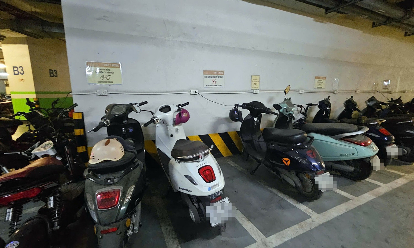 Việc cấm gửi xe điện tại chung cư là không phù hợp với quy định pháp luật hiện hành, xâm phạm quyền lợi hợp pháp của cư dân. Ảnh: Phan Thiên. nha-tro-chung-cu-nen-kiem-soat-rui-ro-chay-no-thay-vi-cam-doan-xe-dien-1.jpg