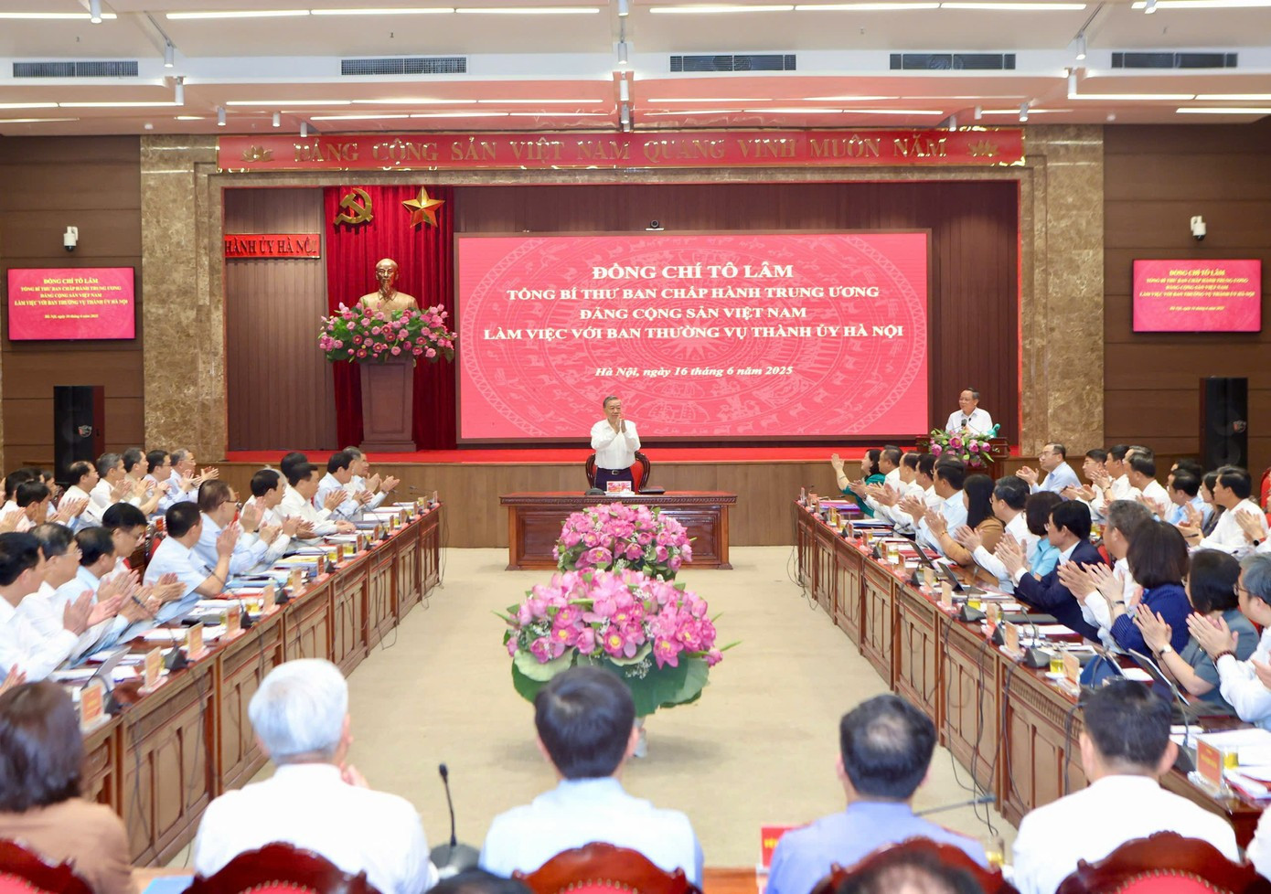 Tổng Bí thư Tô Lâm làm việc với Ban Thường vụ Thành uỷ Hà Nội, ngày 16/6/2025. Ảnh: PV. tienphong-tbt.jpg