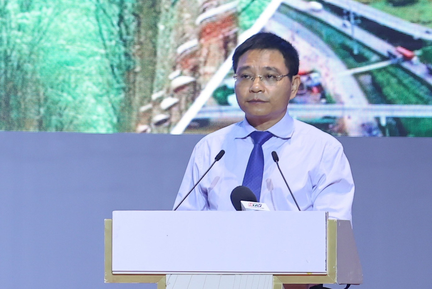 Bộ trưởng Bộ Tài chính Nguyễn Văn Thắng trao đổi tại hội nghị. Ảnh: VGP/Nhật Bắc Bộ trưởng Bộ Tài chính Nguyễn Văn Thắng trao đổi tại hội nghị. Ảnh: VGP/Nhật Bắc
