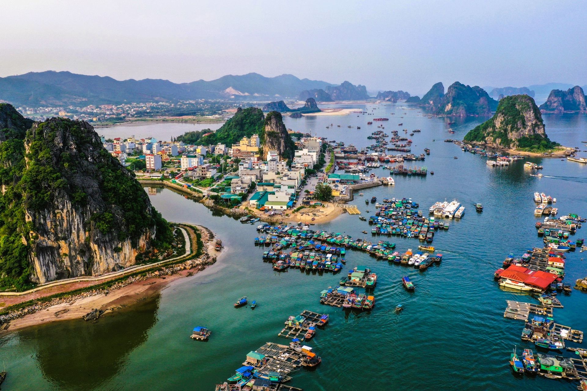 Đặc khu kinh tế đầu tiên của Việt Nam chi hơn 2.600 tỷ để làm đường ven biển- Ảnh 1. Đặc khu kinh tế đầu tiên của Việt Nam chi hơn 2.600 tỷ để làm đường ven biển- Ảnh 1.