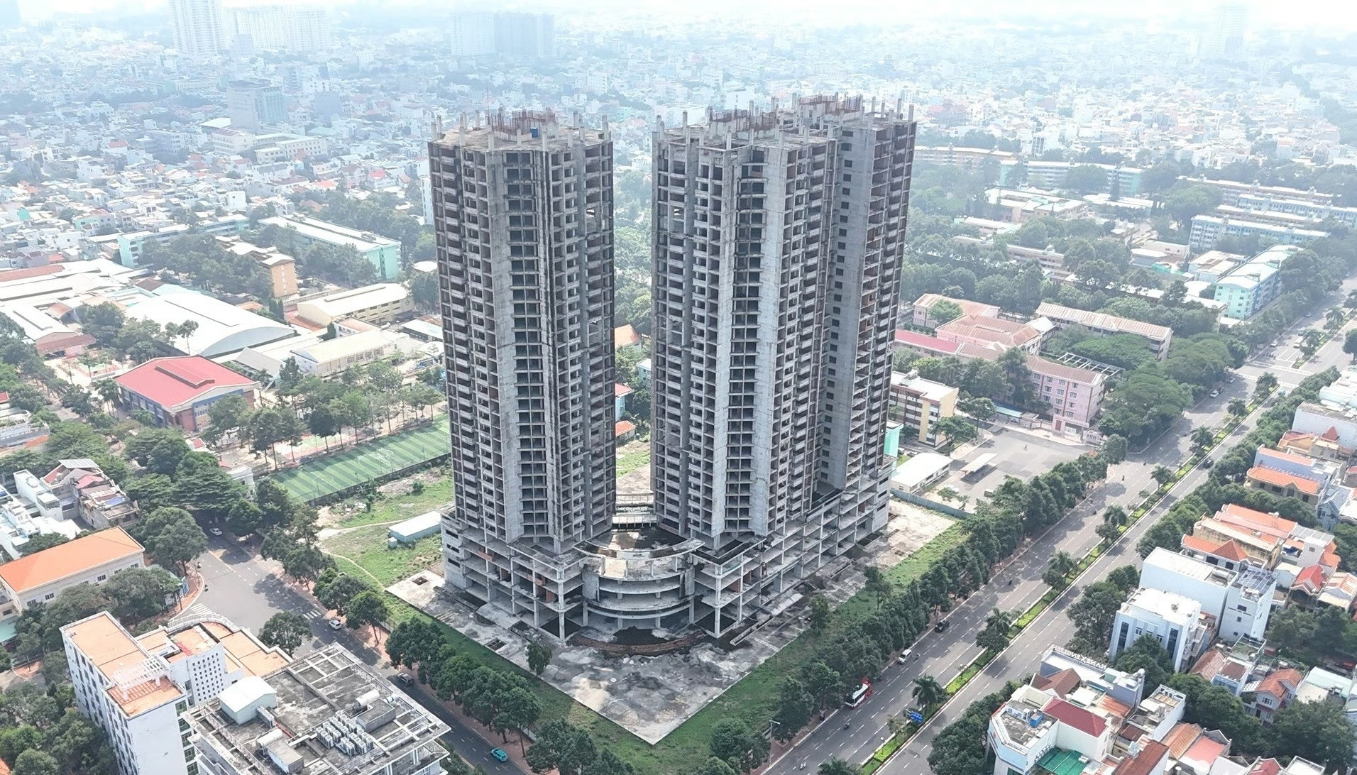 Thanh tra Chính phủ vào cuộc dự án tòa nhà chọc trời 33 tầng bỏ hoang 10 năm giữa lòng thành phố- Ảnh 1.