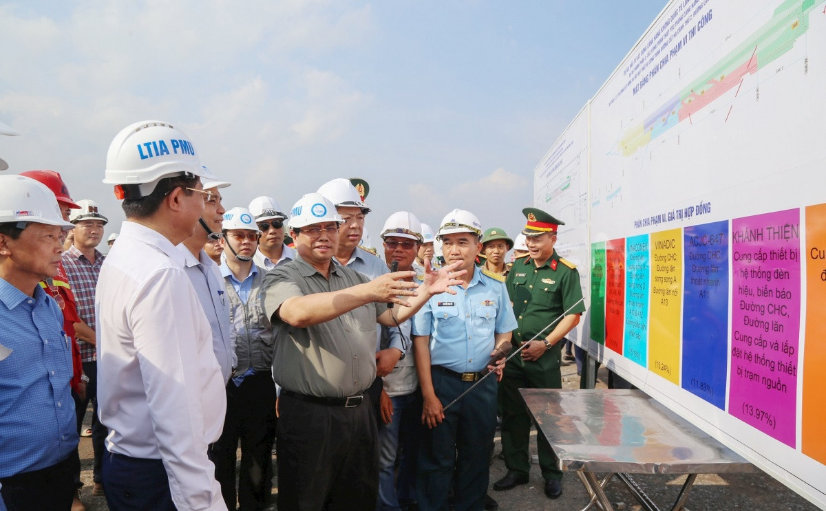 Thủ tướng đi kiểm tra tiến độ sân bay Long Thành lần thứ 8: Gần 13.000 nhân sự, 3.000 máy móc vẫn chạy hết công suất