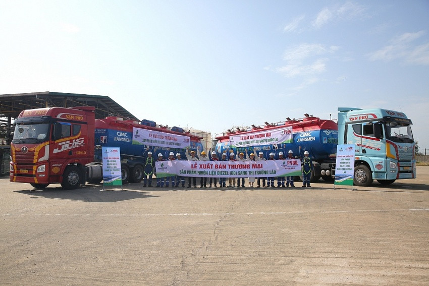 Doanh nghiệp xăng dầu quy mô 3,2 tỷ USD của Việt Nam lần đầu xuất bán lô hàng đặc biệt sang Lào