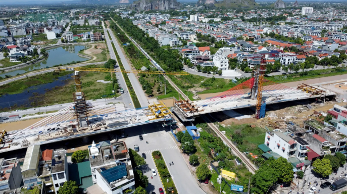 Cầu vượt đường sắt dài gần 300m tại tỉnh Thanh Hóa sắp hợp long- Ảnh 2. Cầu vượt đường sắt dài gần 300m tại tỉnh Thanh Hóa sắp hợp long- Ảnh 2.