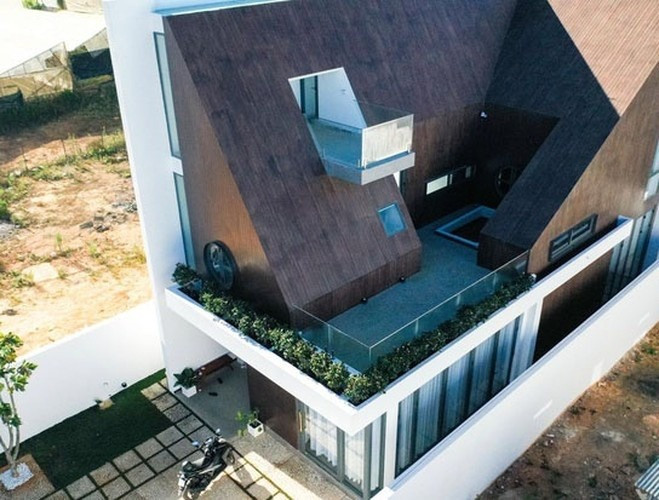 Soi 2 biệt thự triệu đô của Tóc Tiên và Hoàng Touliver: Đều tọa lạc ở vị trí đắc địa với thiết kế hiện đại- Ảnh 1. Soi 2 biệt thự triệu đô của Tóc Tiên và Hoàng Touliver: Đều tọa lạc ở vị trí đắc địa với thiết kế hiện đại- Ảnh 1.