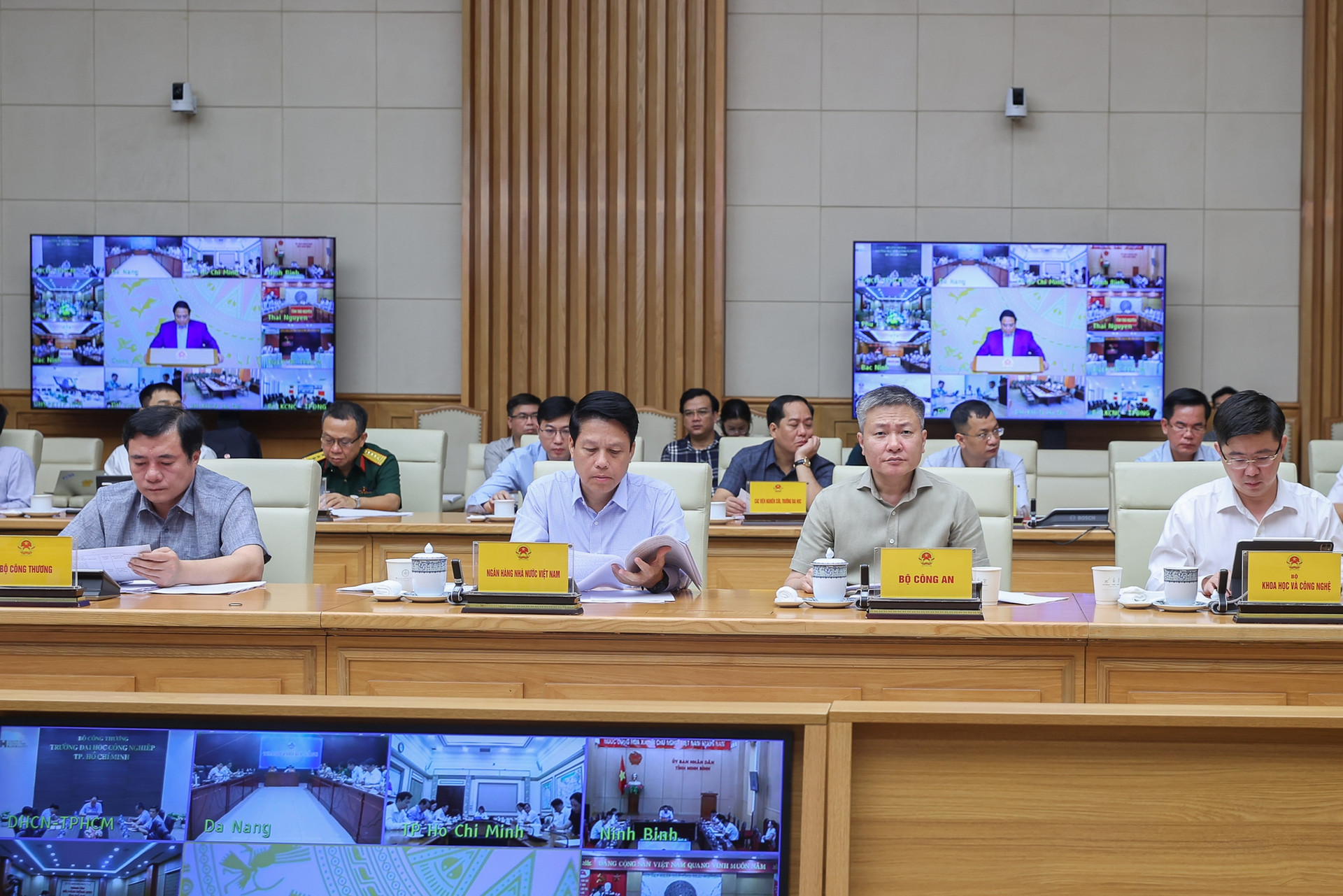 Thủ tướng Phạm Minh Chính chủ trì họp Ban Chỉ đạo quốc gia về công nghiệp bán dẫn- Ảnh 3. Thủ tướng Phạm Minh Chính chủ trì họp Ban Chỉ đạo quốc gia về công nghiệp bán dẫn- Ảnh 3.
