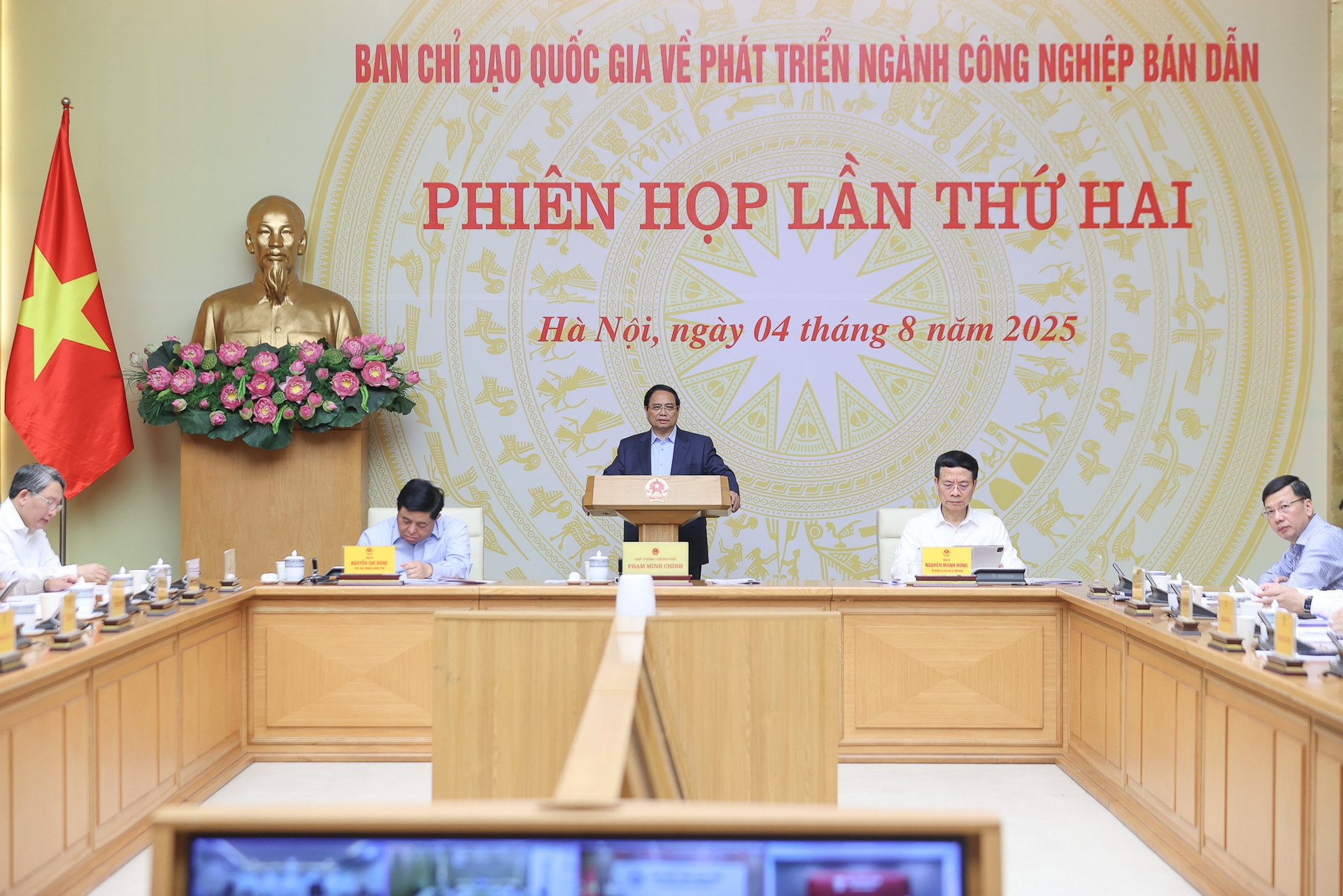 Thủ tướng Phạm Minh Chính chủ trì họp Ban Chỉ đạo quốc gia về công nghiệp bán dẫn- Ảnh 2. Thủ tướng Phạm Minh Chính chủ trì họp Ban Chỉ đạo quốc gia về công nghiệp bán dẫn- Ảnh 2.