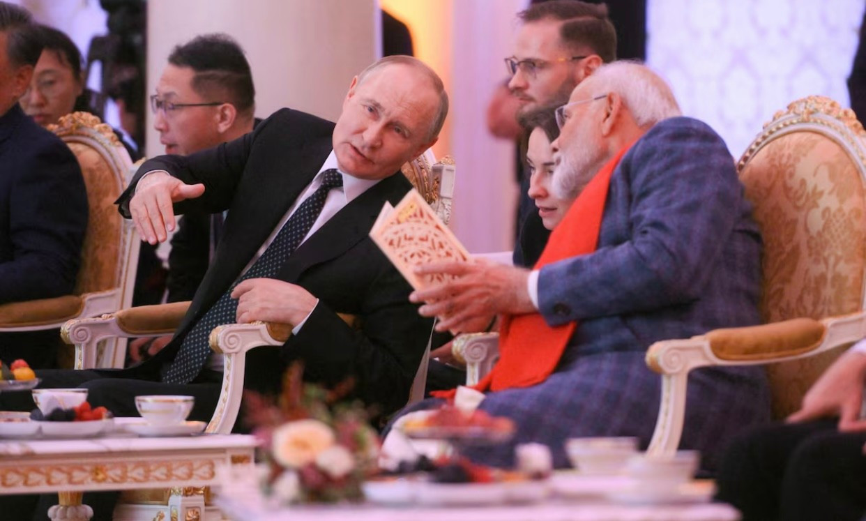 Tổng thống Nga Vladimir Putin và Thủ tướng Ấn Độ Narendra Modi trong cuộc gặp bên lề thượng đỉnh BRICS năm 2024 ở Kazan. (Ảnh: Reuters) img-9482.jpg