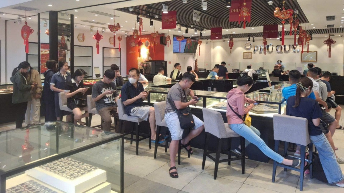 Gần 2 tấn bạc kỷ niệm 80 năm Quốc Khánh cháy hàng trong chưa đầy 8 tiếng