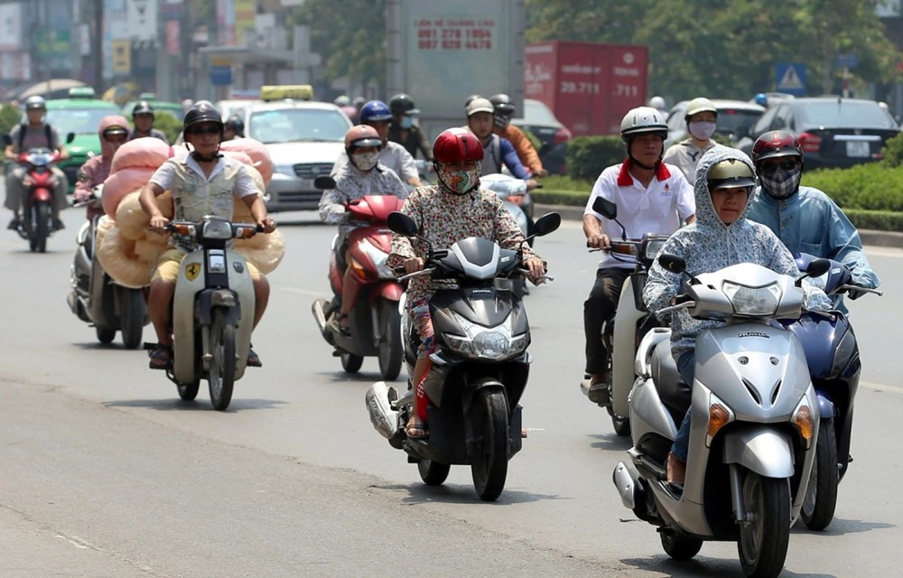Bệnh viện Bạch Mai: Nhiệt độ môi trường tăng 1 độ C, nguy cơ đột quỵ tăng 10% - ảnh 1