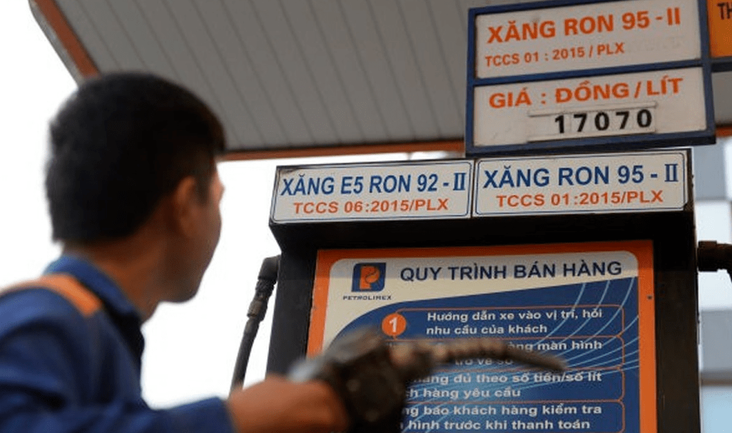 Từ 1/1/2026: Xăng E10 bán toàn thị trường, người dùng còn được mua xăng RON 95 theo quy định mới nhất không?