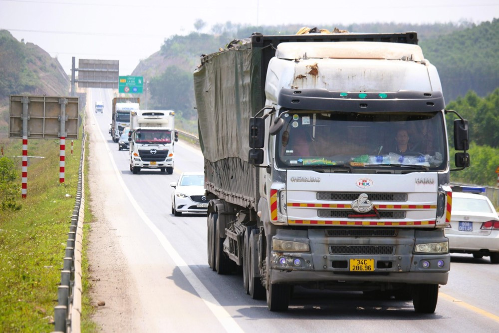 Cục CSGT lên tiếng việc cấm xe tải chạy làn tốc độ cao nhất trên cao tốc - ảnh 2