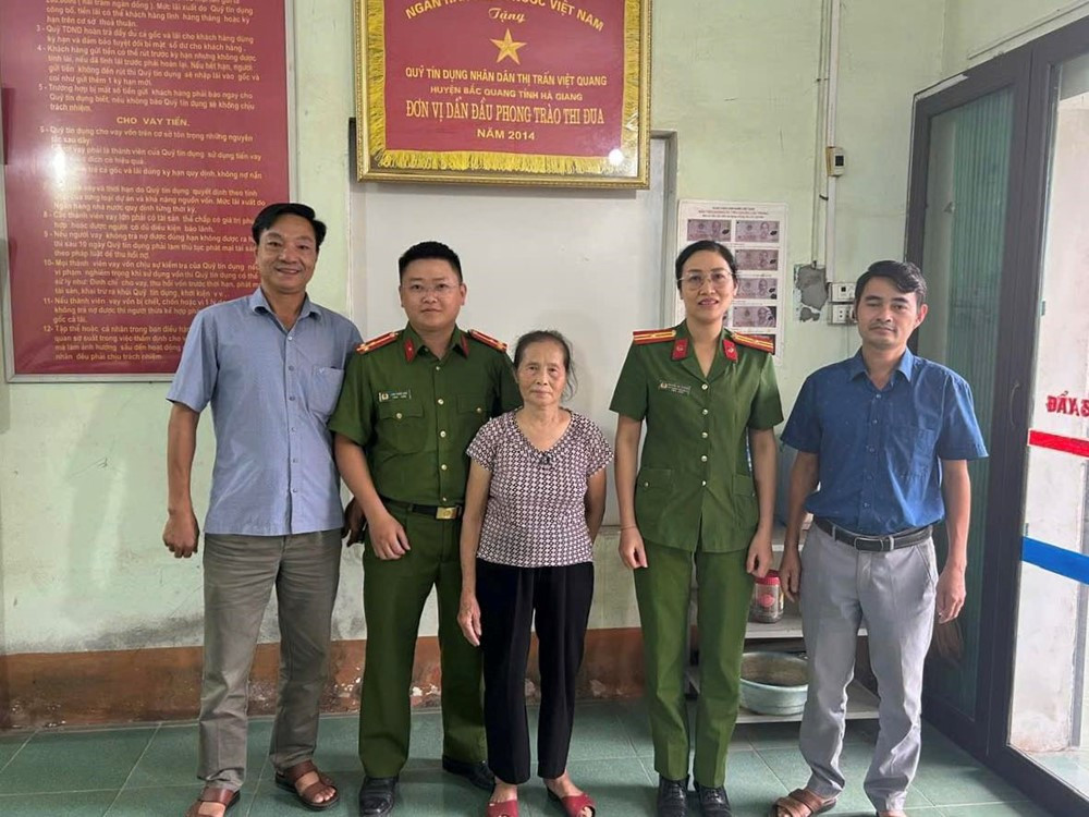 Bà N. đến Quỹ tín dụng chuyển 130 triệu, cán bộ lập tức ngừng giao dịch, báo ngay cho công an xã - ảnh 1