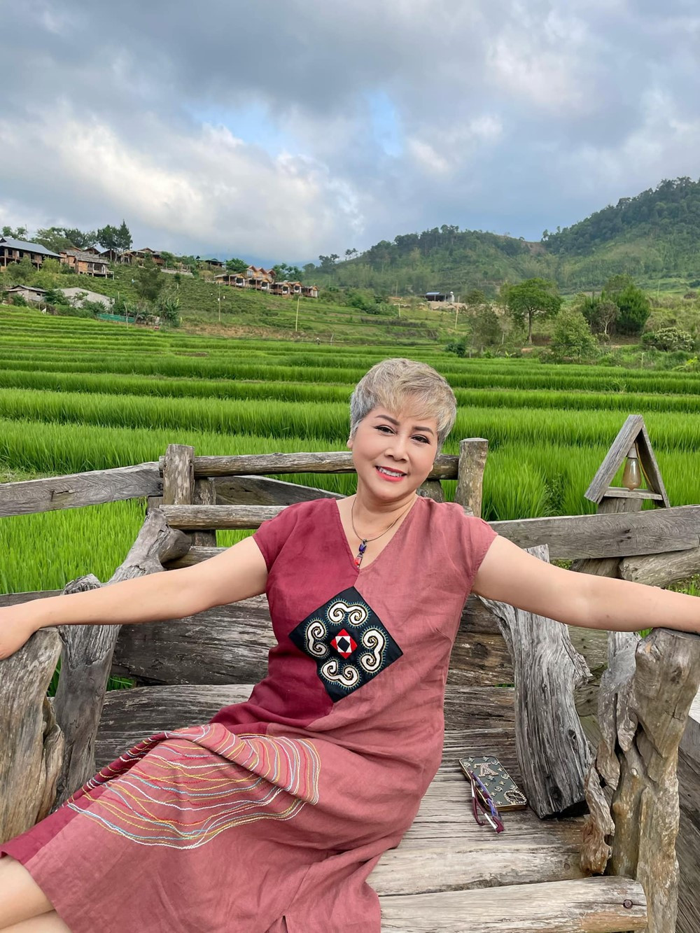 Nữ NSND nổi tiếng 'cô đơn nhất làng hài', có chồng là Tiến sĩ Toán học, U70 sống một mình ở trang trại 20.000m2 - ảnh 1