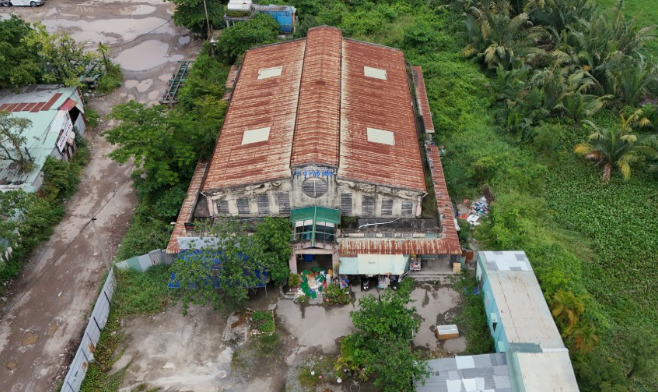 Cảnh hoang tàn 2 khu chợ từng được kỳ vọng trở thành những trung tâm thương mại sầm uất giữa lòng TP. HCM- Ảnh 1. Cảnh hoang tàn 2 khu chợ từng được kỳ vọng trở thành những trung tâm thương mại sầm uất giữa lòng TP. HCM- Ảnh 1.