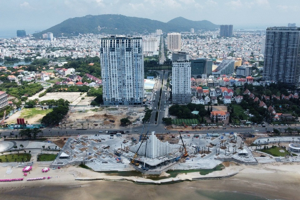 Hình hài đẹp mắt của tòa tháp hơn 30m nằm ven bãi biển sôi động nhất miền Nam- Ảnh 1. Hình hài đẹp mắt của tòa tháp hơn 30m nằm ven bãi biển sôi động nhất miền Nam- Ảnh 1.