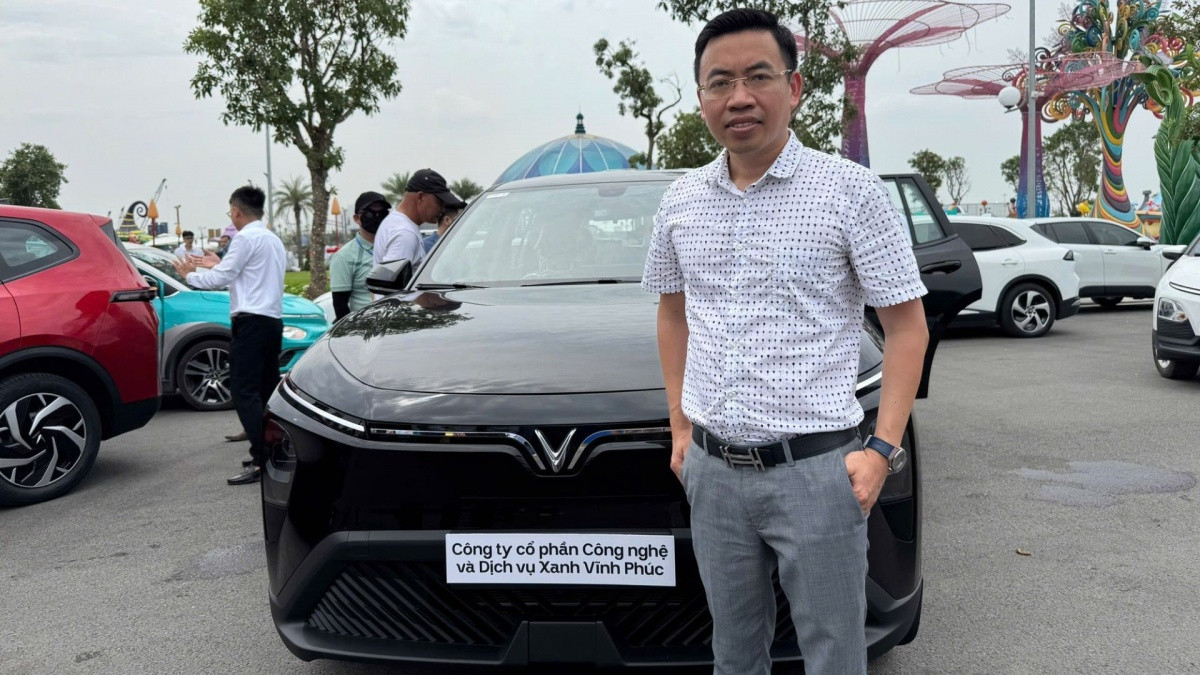 Khi mọi người còn đang tranh cãi giá 749 triệu cho Limo Green ‘siêu base’ thì người đặt mua 10.000 chiếc xe nói gì?