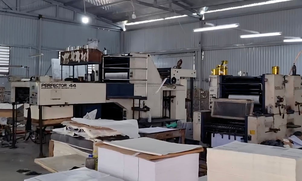 Khám xét khẩn cấp, khởi tố Giám đốc Ngô Thị Phương Lan, tịch thu hơn 185.000 cuốn SGK giả trị giá 15 tỷ đồng - ảnh 3