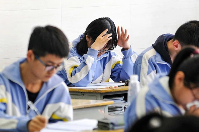 Lĩnh án 12,5 năm tù vì nhận 17,1 tỷ đồng để ‘giúp đỡ’ các gia đình có con thi đại học điểm thấp - ảnh 1
