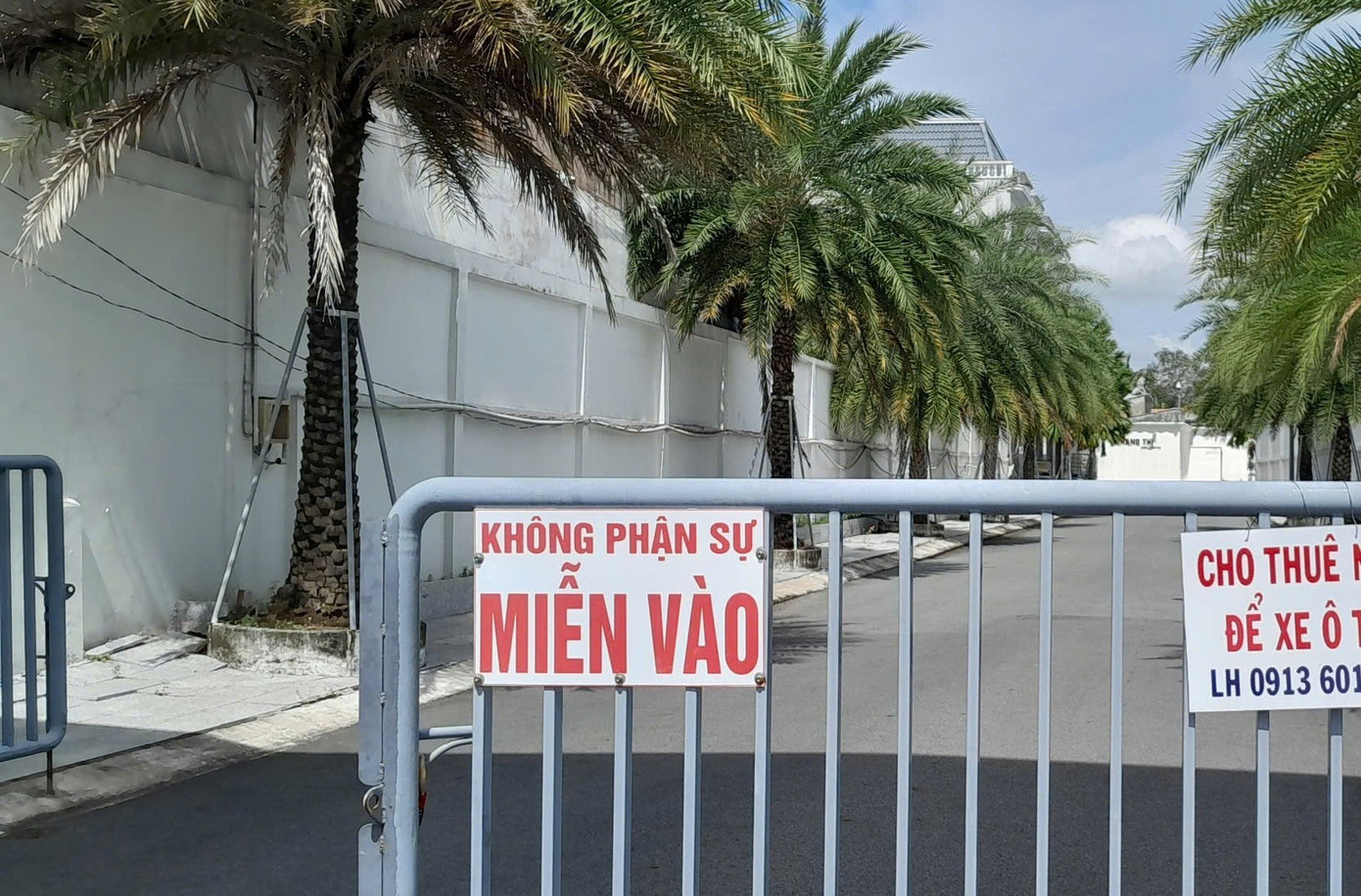 Một số người mua nhà trong dự án Khu phố Khang Thị rao cho thuê lại nhà làm nơi để xe, nhà kho. vl10.jpg