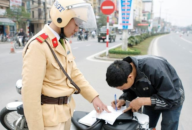 Đề xuất mới: Chủ tịch xã có thể xử phạt vi phạm giao thông đến 60 triệu đồng