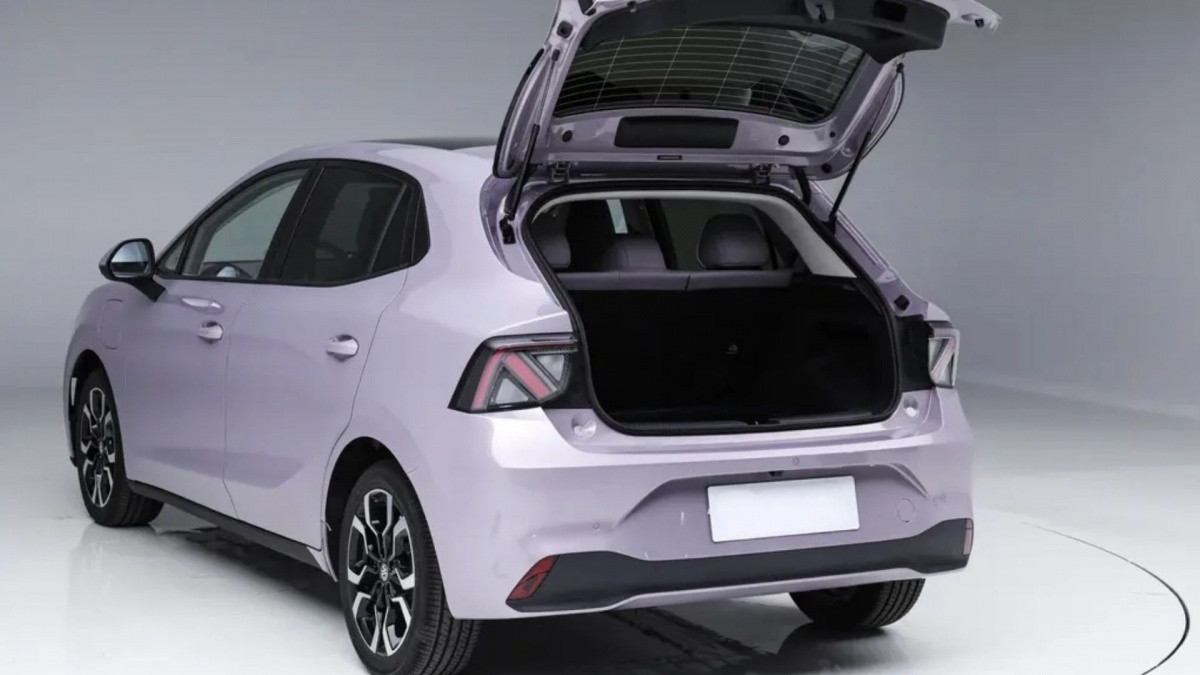 MG4 EV thế hệ mới vừa ra mắt với giá chỉ 247 triệu: Hatchback hạng B+ rẻ ngang một chiếc xe máy tay ga
