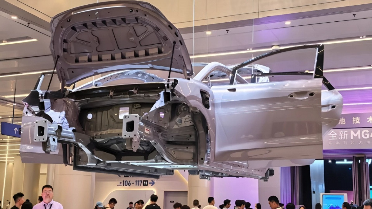 MG4 EV thế hệ mới vừa ra mắt với giá chỉ 247 triệu: Hatchback hạng B+ rẻ ngang một chiếc xe máy tay ga